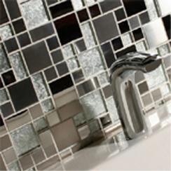 Metallic Random Mosaics